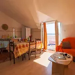 Apartament In 39190 Selce